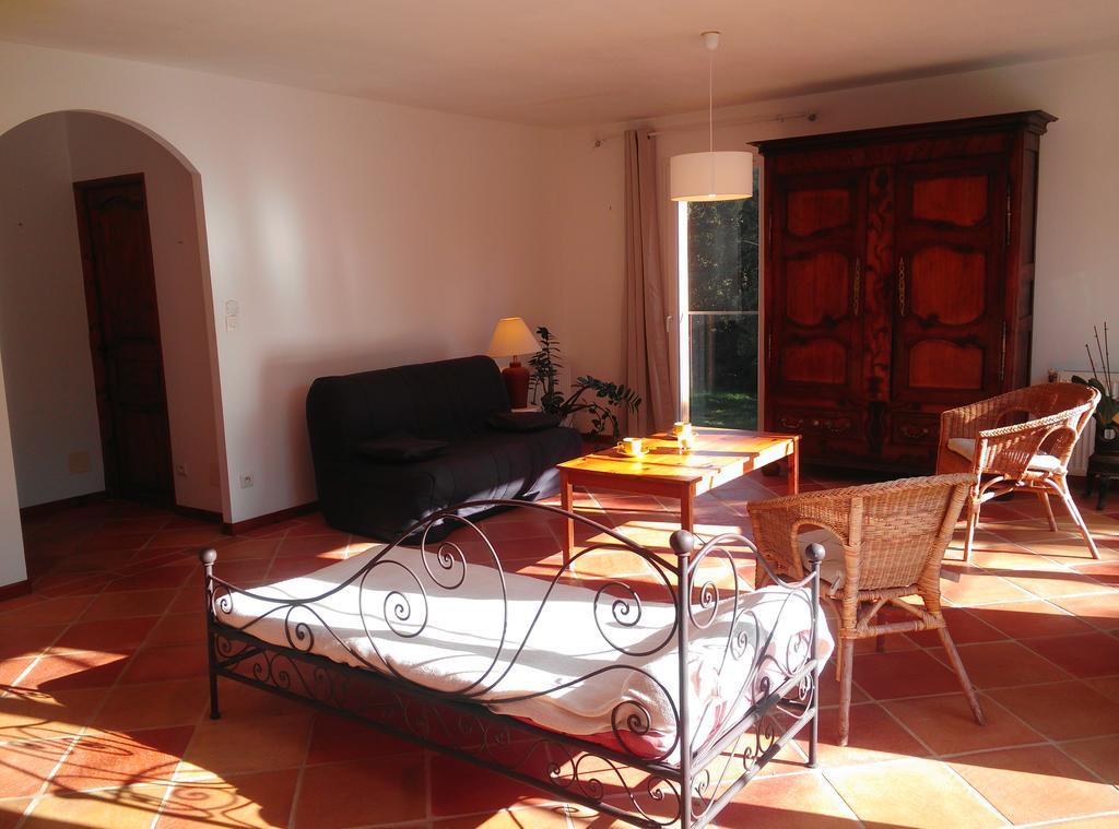 Entre Nimes Et Arles Villa Bellegarde  ภายนอก รูปภาพ