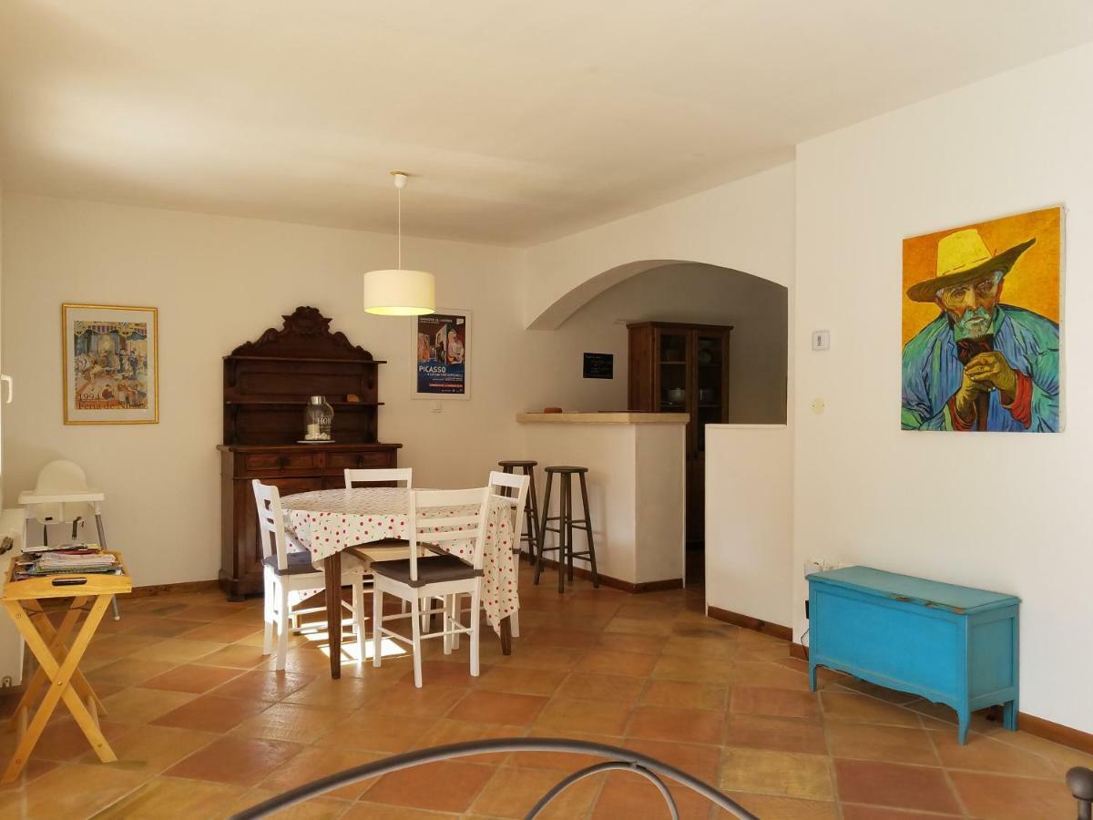 Entre Nimes Et Arles Villa Bellegarde  ภายนอก รูปภาพ
